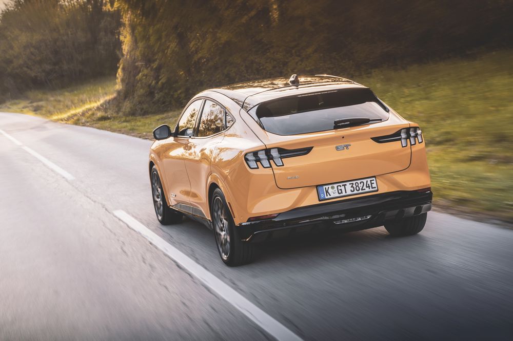 Preț Ford Mustang Mach-E