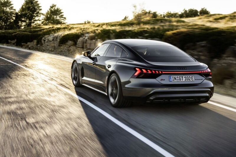 Preț Audi e-tron GT quattro