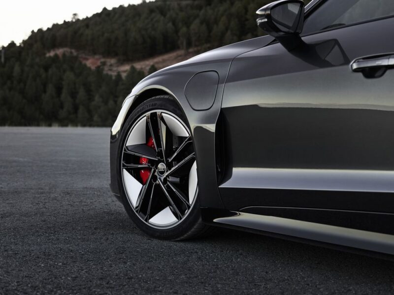 Preț Audi e-tron GT quattro