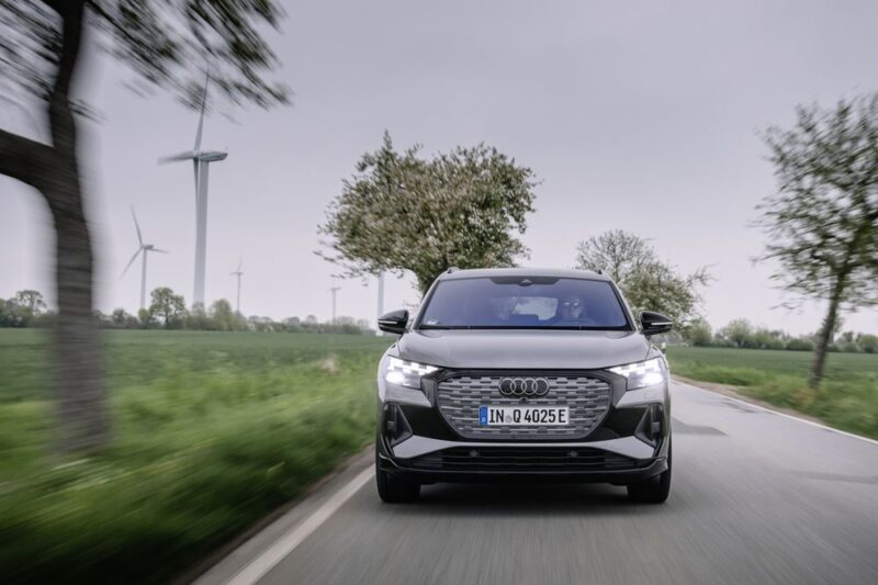Pret Audi Q4 e-tron