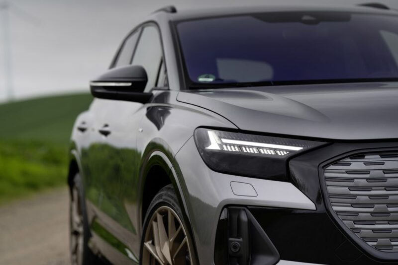 Pret Audi Q4 e-tron