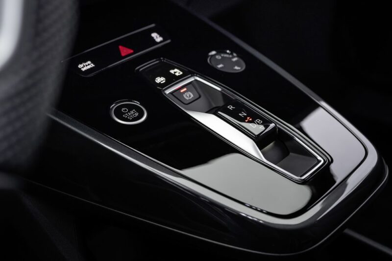 Pret Audi Q4 e-tron