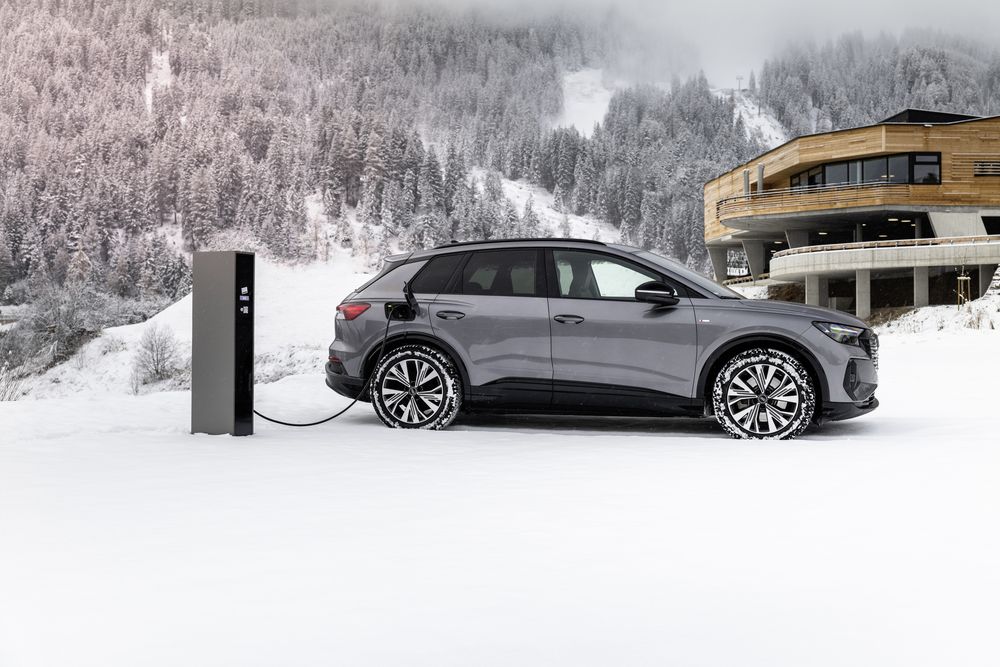 Pret Audi Q4 e-tron