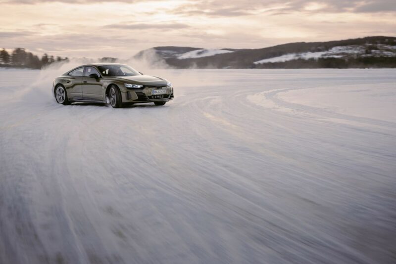 Preț Audi e-tron GT quattro